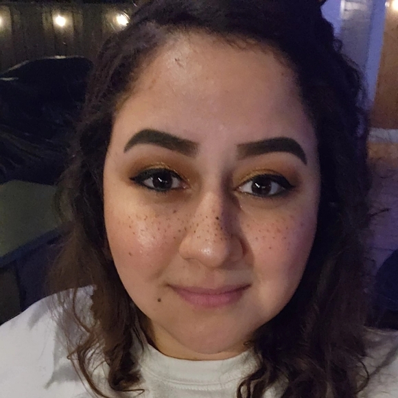 Meet your Posher, Erica! - Picture 3 of 5